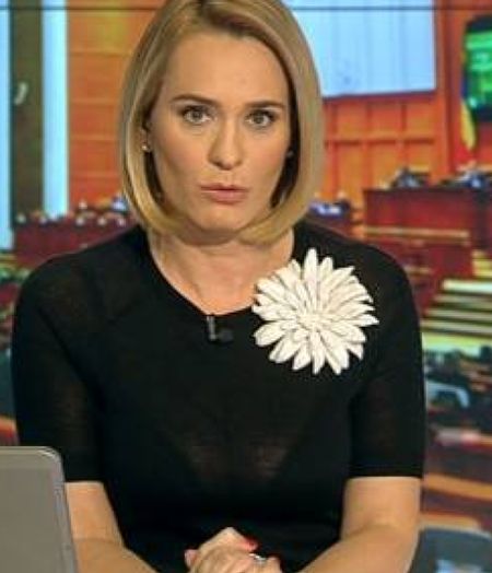 FOTO Andreea, ce-ai păţit? Esca a prezentat ştirile fără sutien şi